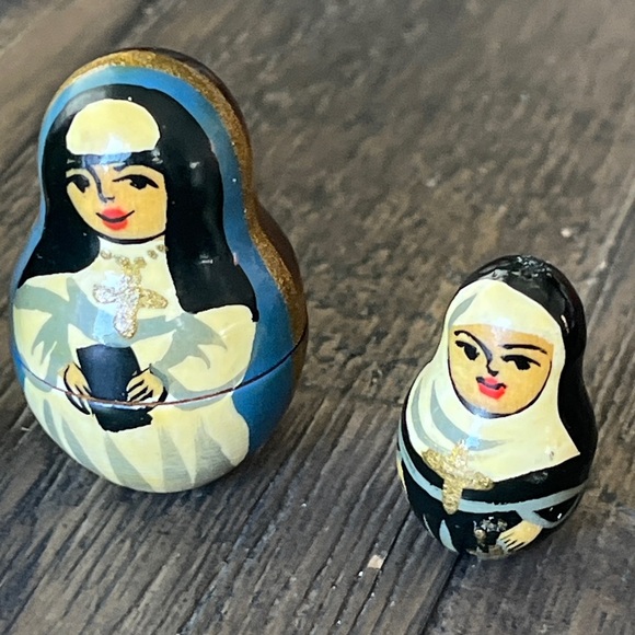 Matryoshka Russian Vintage Nun Set 1998 Signed-Set of 5 - Picture 5 of 16